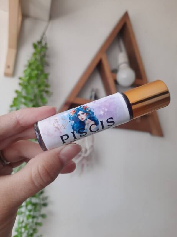 Roll on zodiacal Piscis